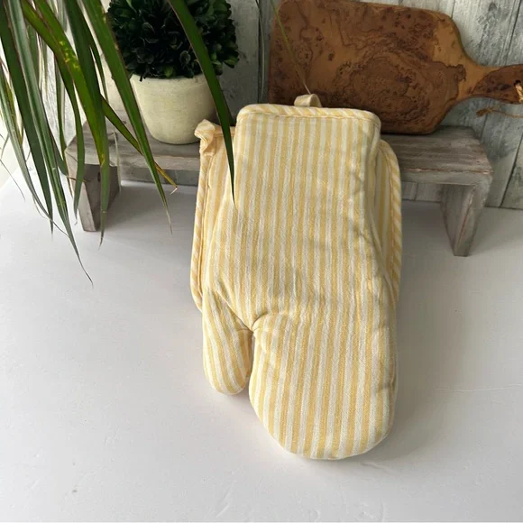 🌴Threshold White and Yellow Striped Oven Mitt & Pot Holder Duo - Cotton (NWOT) - Picture 3 of 7